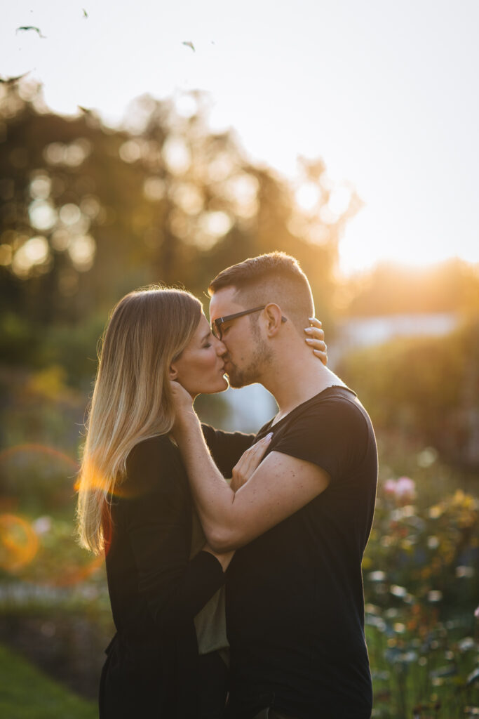 Verlobungsfoto bei Abendsonne