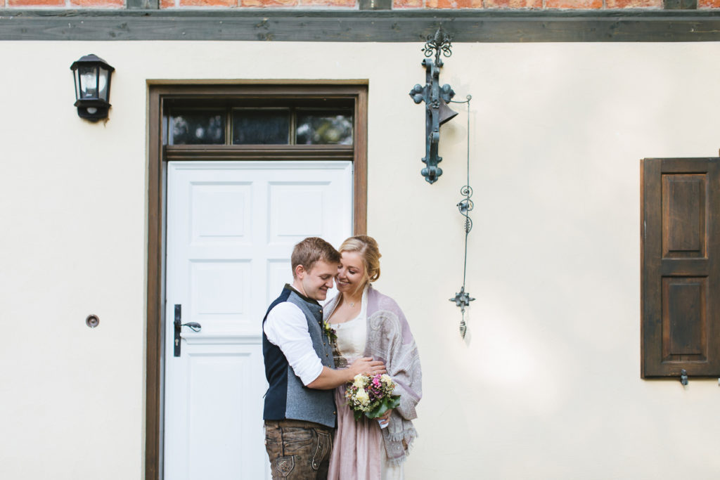 Brautpaarfoto vor dem Jagdhaus Eicherloh