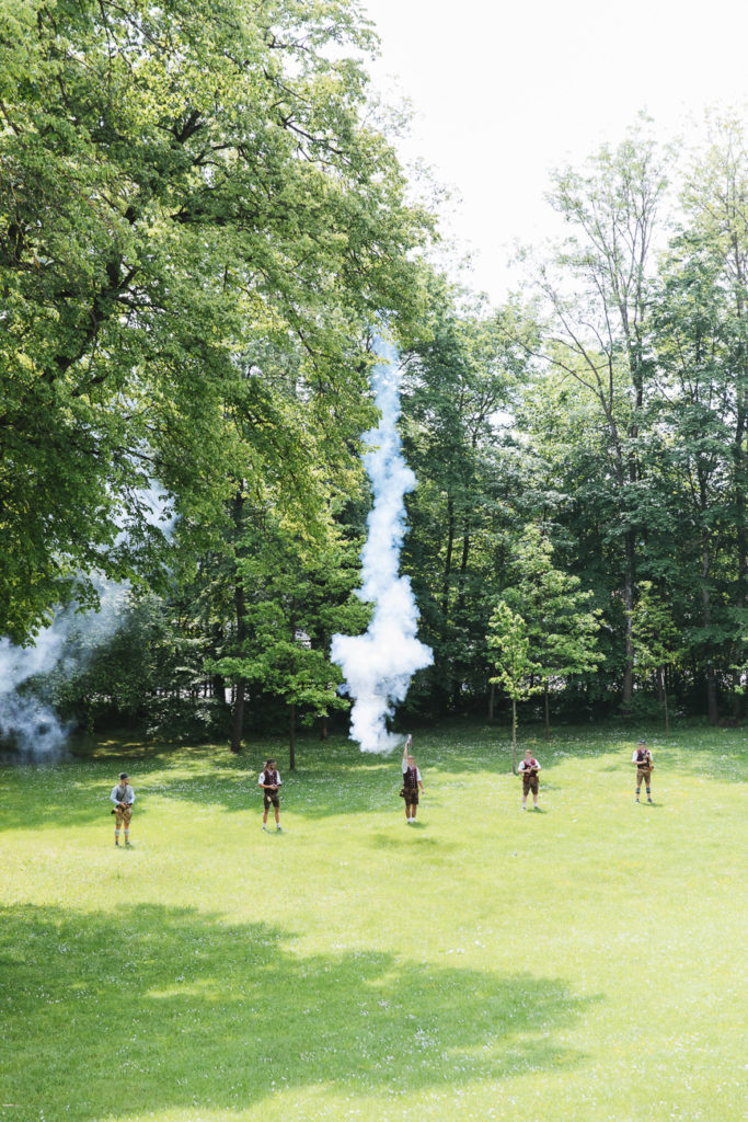 Schützenverein von Eicherloh schießt zur Hochzeit im Jagdhaus Eicherloh